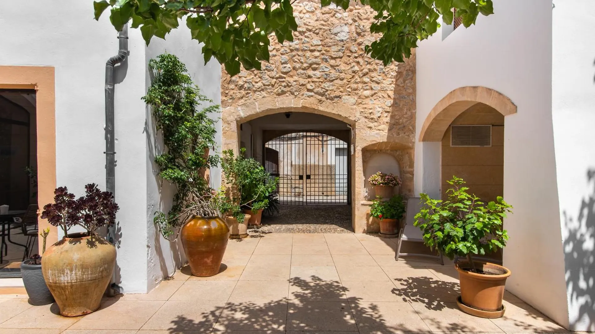Hotel Can Moragues Arta 4*,  Spain